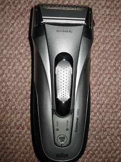 ブラウン製です。