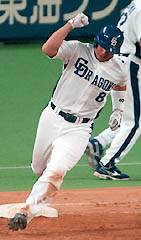 森野選手バックスクリーンへ豪快なホームラン♪